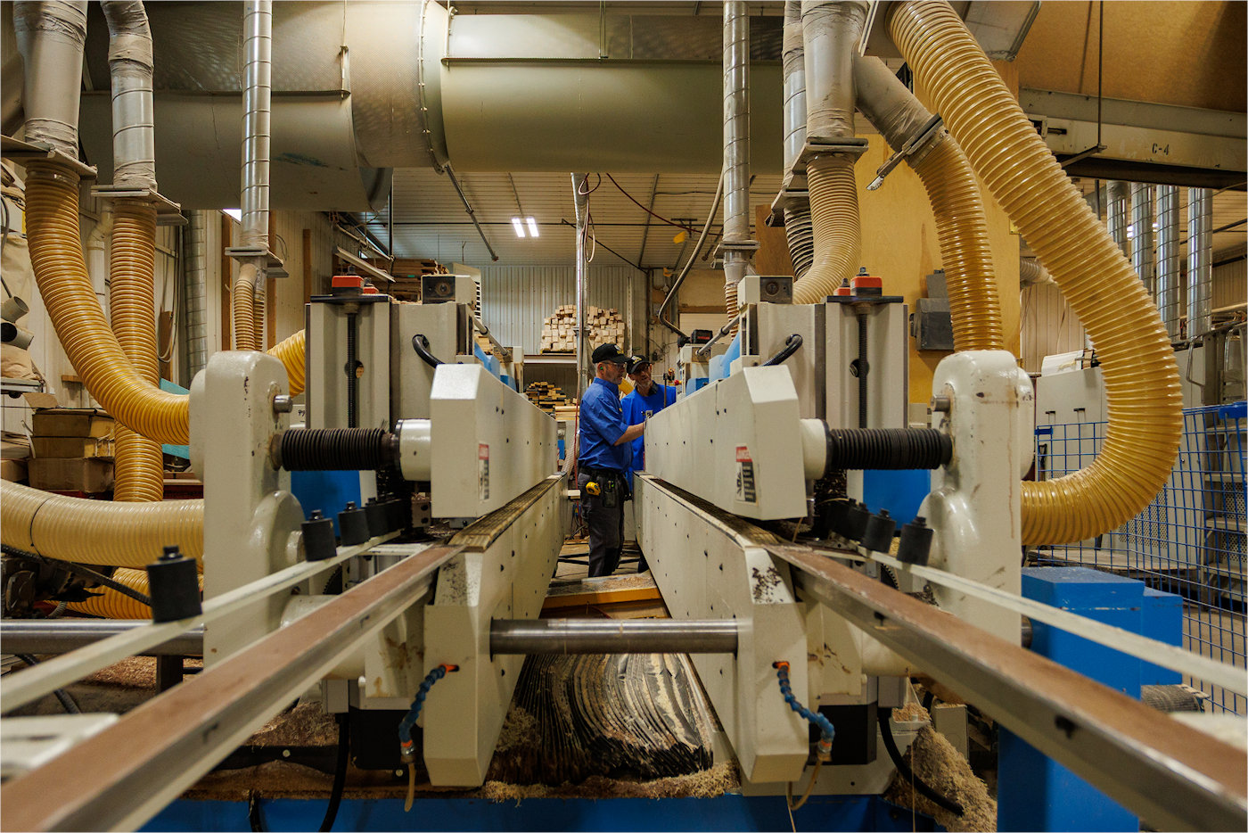 equipe et usine - Esco Distribution montagny