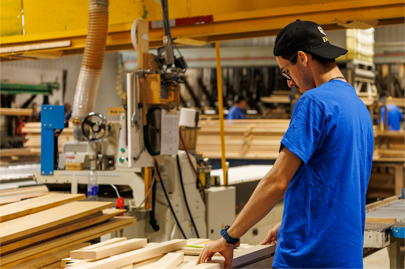 equipe et usine - Esco Distribution montagny
