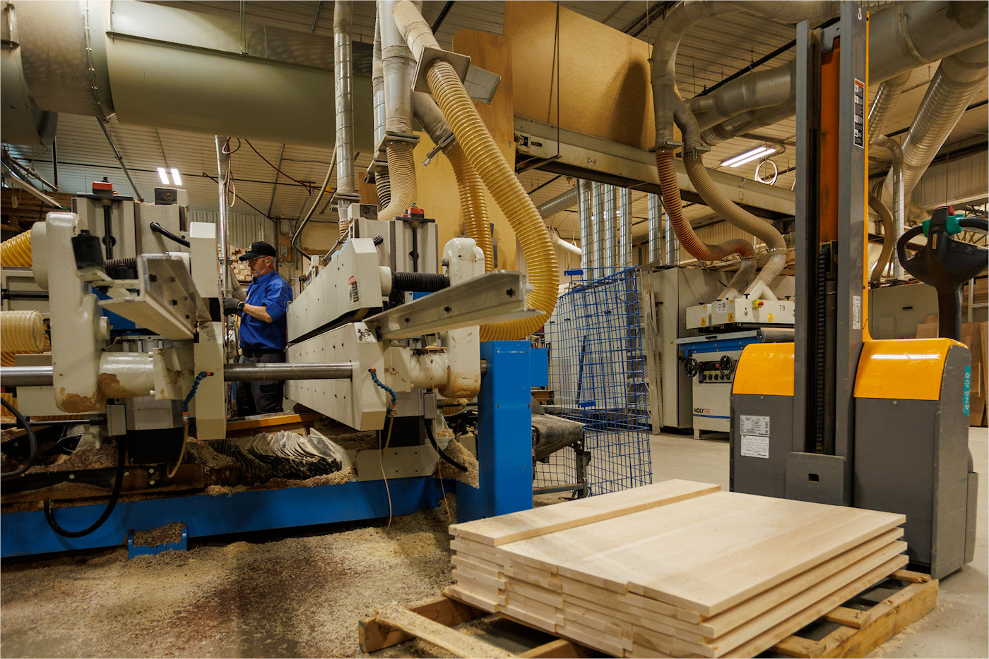 equipe et usine - Esco Distribution montagny
