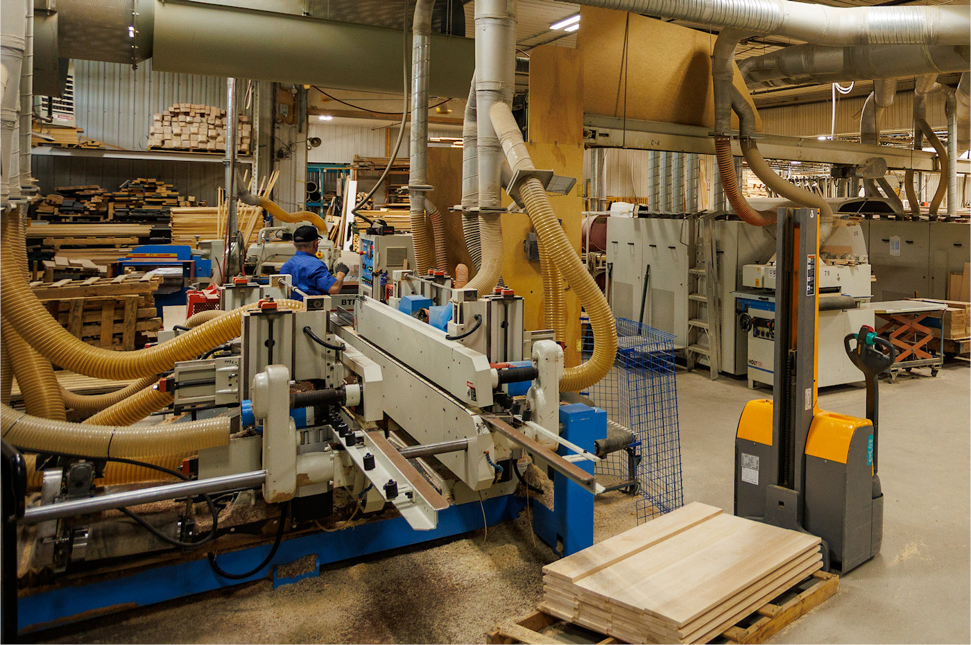 equipe et usine - Esco Distribution montagny